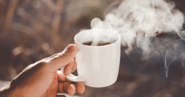 Bauturile fierbinti cresc cu 90% riscul de a dezvolta cancer esofagian, arata un studiu