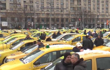 Protest al taximetristilor in Piata Victoriei. Transportatorii cer ordonanta "anti-UBER"