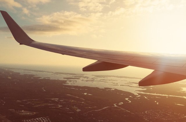 Un avion cu 100 de oameni la bord a luat foc in timpul unei aterizari fortate pe aeroportul din Teheran/ VIDEO