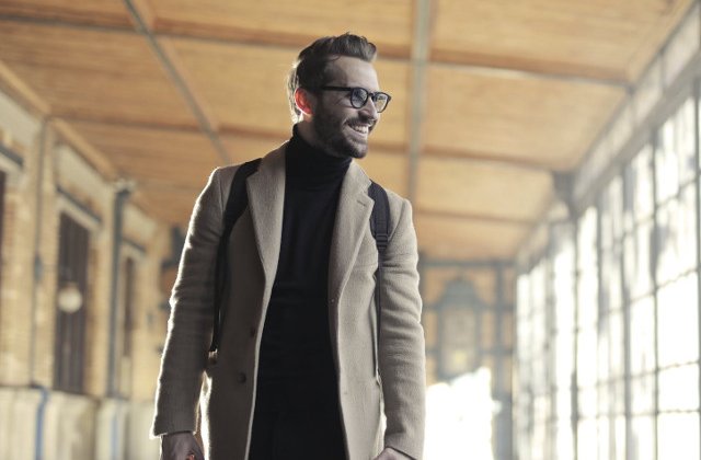 Oamenii fericiti sunt mai dispusi sa mearga la vot pentru a mentine guvernele la putere, arata un studiu