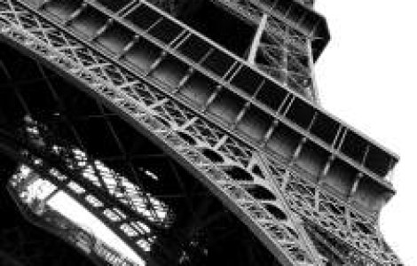 Cabina unui ascensor al Turnului Eiffel s-a prabusit in gol