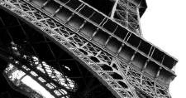 Cabina unui ascensor al Turnului Eiffel s-a prabusit in gol