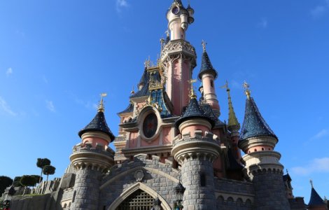 Zgomote suspecte, descrise de unii vizitatori ca fiind focuri de arma, au provocat panica in parcul de distractii Disneyland Paris