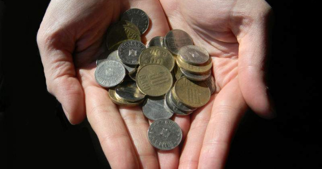 Sondaj: Romanii se considera saraci