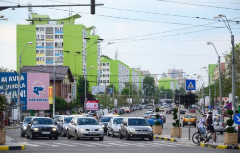 Studiu: Jumatate dintre romani prefera sa calatoreasca in localitate cu masina, doar 5% aleg sa mearga pe bicicleta