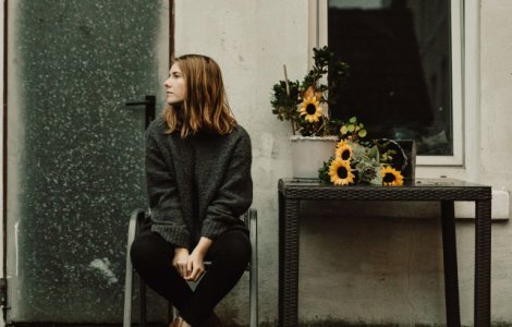  Top  Izolare si imposibilitate de exprimare a emotiilor. 10 semne ca suferi de "amorteala emotionala"