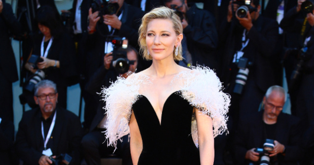  Top  15+ tinute purtate de Cate Blanchett care pun in evidenta feminitatea