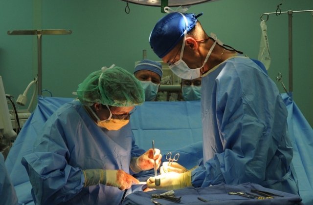 Barbat circumcis din greseala, dupa ce medicii i-au incurcat fisa cu a altui pacient