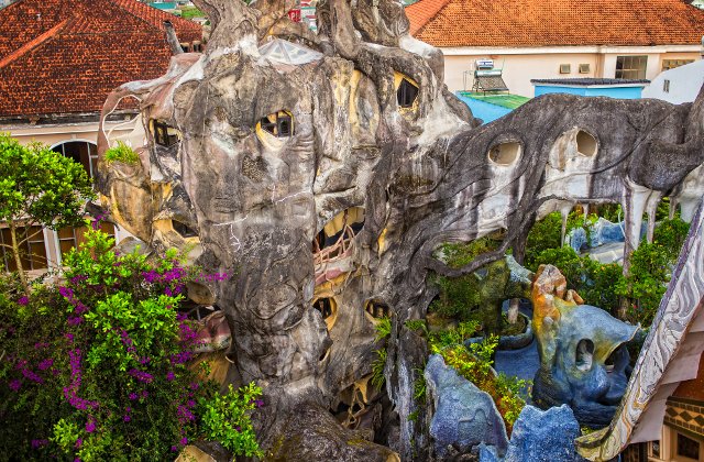 10 motive pentru care "Casa Nebuna" din Vietnam e considerata una dintre cele mai bizare constructii din lume