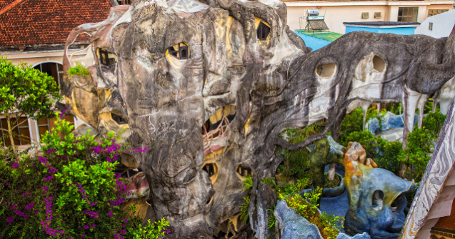  Top  10 motive pentru care "Casa Nebuna" din Vietnam e considerata una dintre cele mai bizare constructii din lume