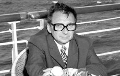 Dezvaluiri: Bombele sexy ale spionajului romanesc erau antrenate in 150 de case conspirative