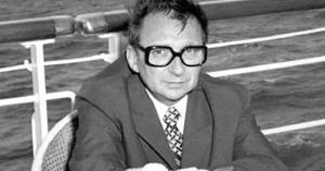 Dezvaluiri: Bombele sexy ale spionajului romanesc erau antrenate in 150 de case conspirative