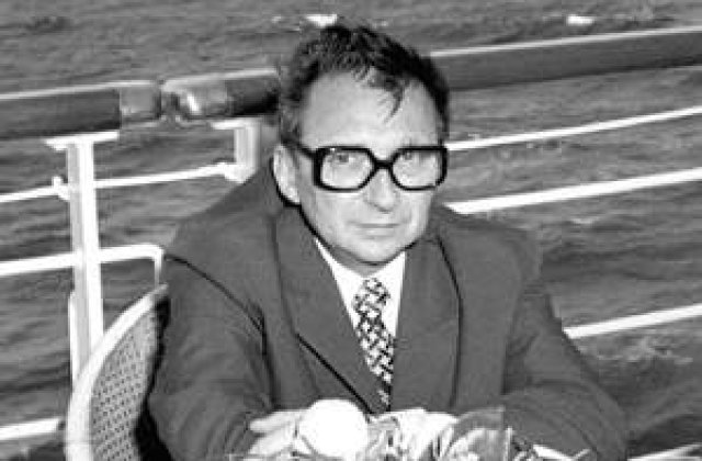 Dezvaluiri: Bombele sexy ale spionajului romanesc erau antrenate in 150 de case conspirative