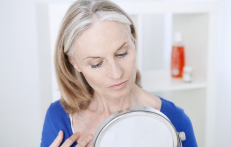  Top  8 metode eficiente prin care poti indeparta ridurile din zona pieptului si a gatului