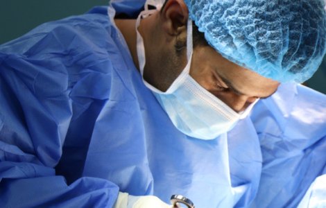 Premiera: Transplant de rinichi de la o donatoare infectata cu HIV