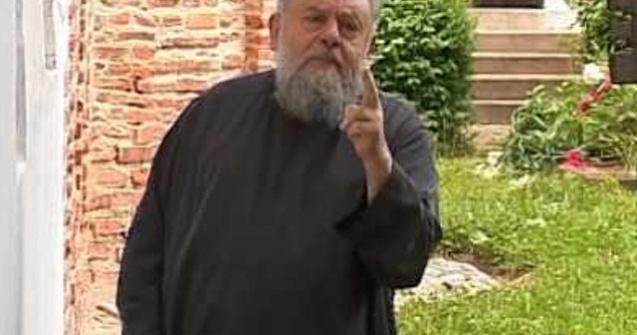 Staret, catre enoriasi: Va dau si peste bot si va scot dintii. Mergeti in padure si puneti-va streangul ca va asteapta Iadul, oricum!