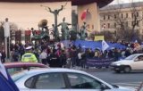 Peste 200 de persoane protesteaza in fata Teatrului National din Bucuresti/ FOTO/ VIDEO