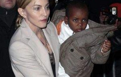 Madonna, adoptie amanata