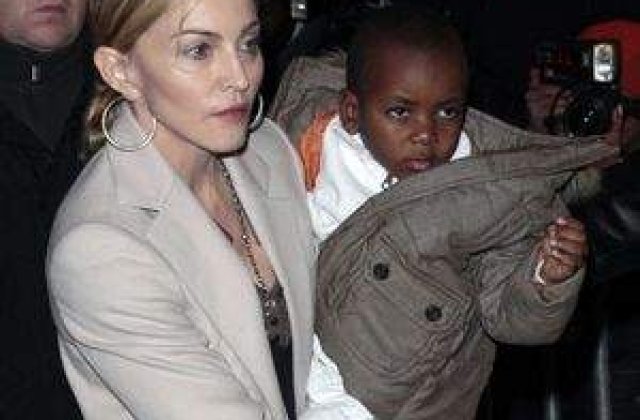Madonna, adoptie amanata