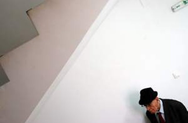 Banca Mondiala da sfaturi: Romani, munciti pana la moarte!