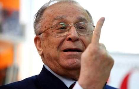 Ion Iliescu a fost operat pe cord si este in stare stabila