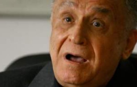 Iliescu: Nu ma intereseaza Lavinia Sandru, dar jurnalistii sunt 'obsedati' de ea