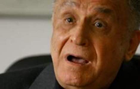 Iliescu: Nu ma intereseaza Lavinia Sandru, dar jurnalistii sunt 'obsedati' de ea