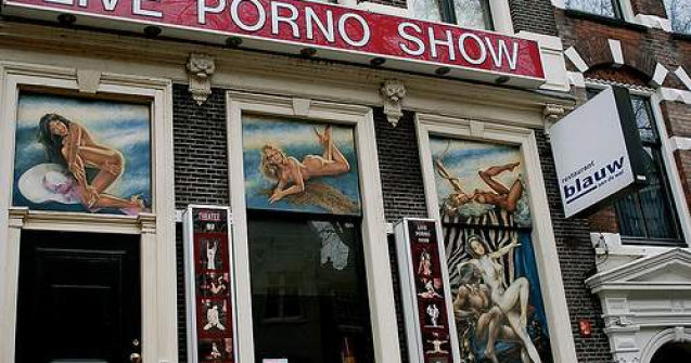  Video  Amsterdam: Fetele din Cartierul Rosu se "lupta" pe dubstep