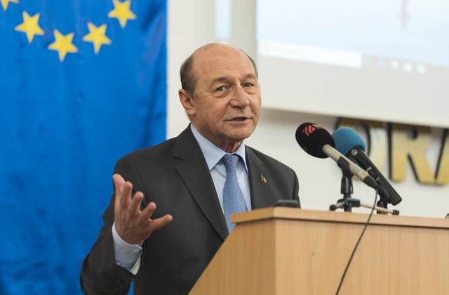 Traian Basescu: PSD-ul i-a mintit pe pensionari. Eu macar am avut curajul sa fiu cinstit cu ei