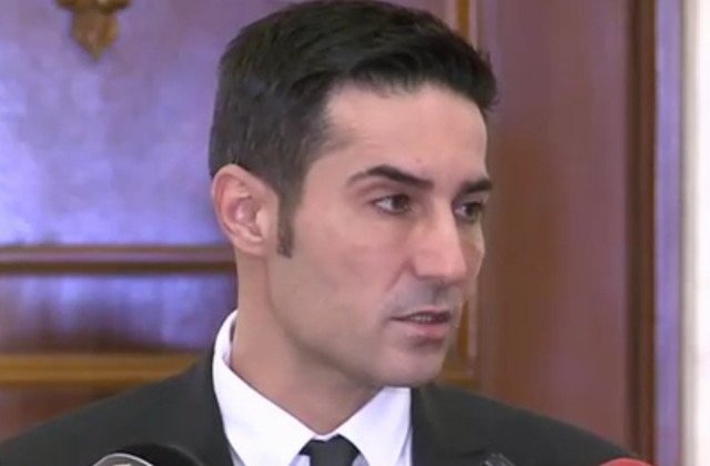 Manda: Cred ca domnul Lazar ar trebui sa-si dea demisia pe loc. Ii cer si eu demisia