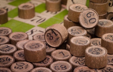 Un cuplu din Canada a castigat 1 milion de dolari la loterie cu un bilet uitat timp de un an intr-o carte