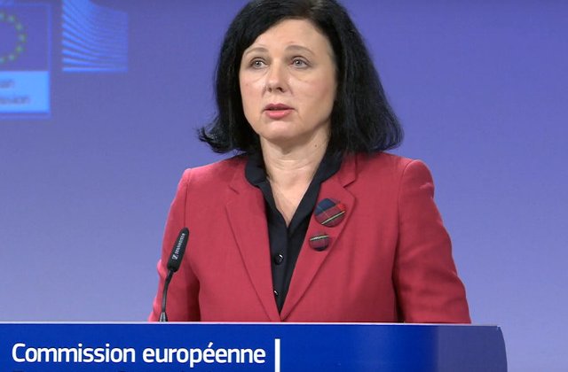 Comisar european pentru Justitie: Anchetarea Laurei Kovesi reprezinta o piedica in competitia pentru postul de procuror-sef european