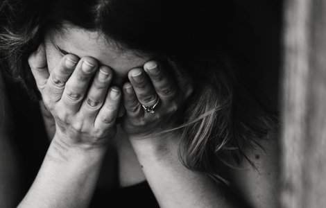 Seful IPJ Bacau sustine ca femeile palmuite de soti exagereaza daca suna la 112 noaptea si ar trebui sa astepte pana dimineata pentru reclamatie