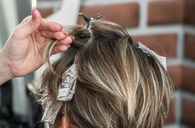 O femeie a sunat la politie pentru a reclama o nuanta de par gresita