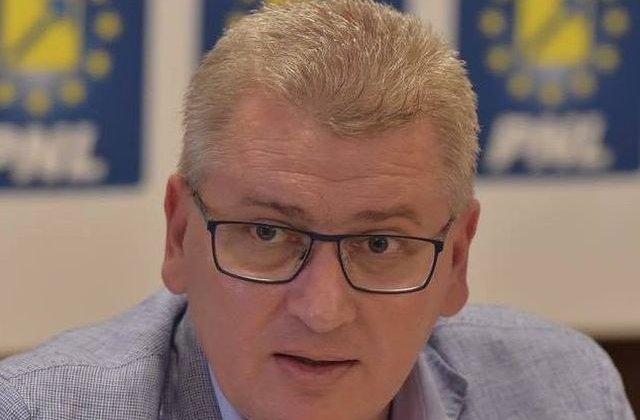 Vicepresedintele PNL, despre europarlamentare: Trebuie sa scapam de tuta din fruntea guvernului