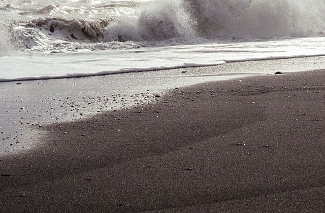 Peste 130 de kilograme de droguri, gasite de autoritati pe litoralul romanesc