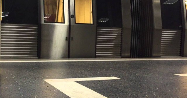 Un barbat de 30 de ani a fost lovit de metrou la statia Stefan cel Mare