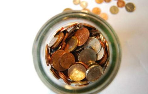 La 14 ani a strans singura bani si si-a cumparat o casa