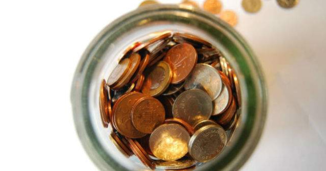 La 14 ani a strans singura bani si si-a cumparat o casa