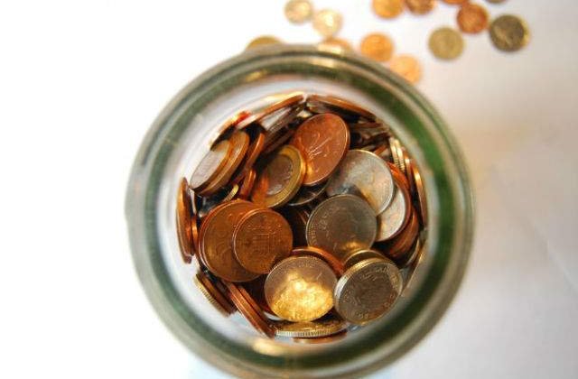 La 14 ani a strans singura bani si si-a cumparat o casa