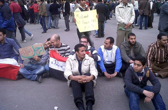 Zeci de mii de egipteni au protestat impotriva puterii militare