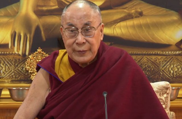 Dalai Lama a ajuns la spital din cauza unor dureri in piept