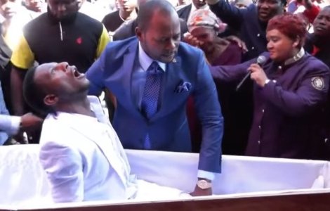 Barbatul inviat de un pastor din Africa de Sud a murit/ VIDEO