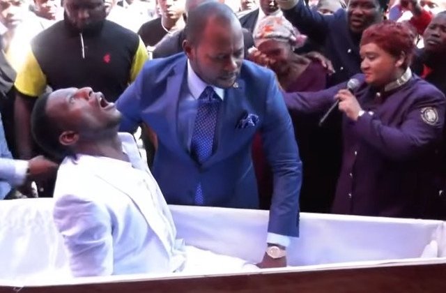 Barbatul inviat de un pastor din Africa de Sud a murit/ VIDEO