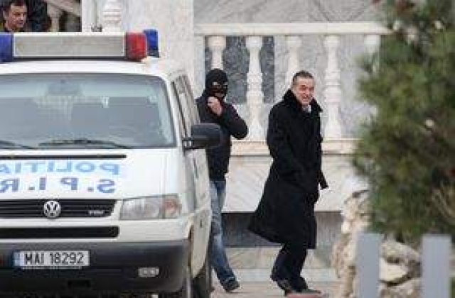 Gigi Becali, in arest