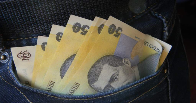 Cursul valutar: Euro, aproape de maximul istoric