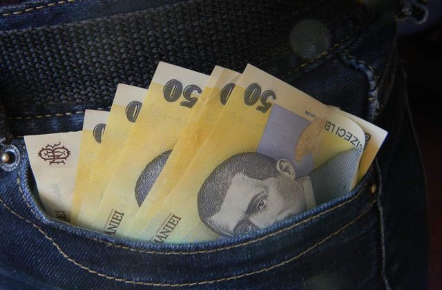 Cursul valutar: Euro, aproape de maximul istoric