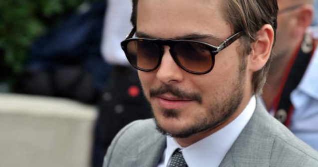 Replica de agatat de la Zac Efron: "Iti place High School Musical?"