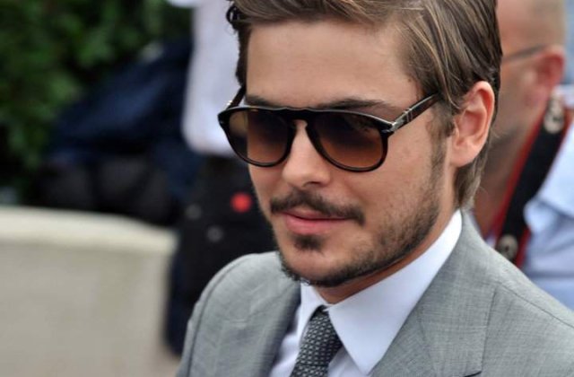 Replica de agatat de la Zac Efron: "Iti place High School Musical?"