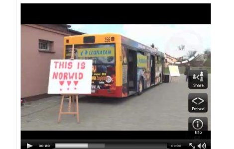  Video  Cati oameni incap intr-un autobuz?